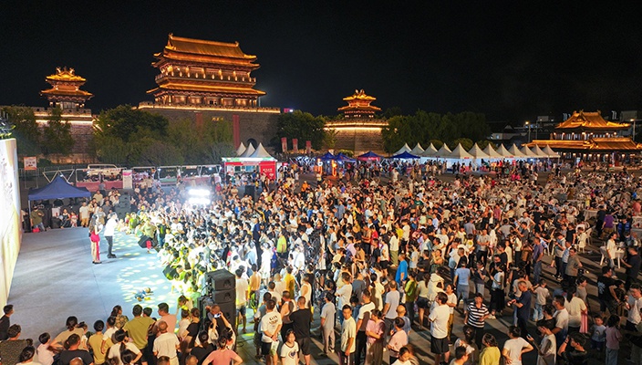“夜經(jīng)濟”點燃煙火氣，市民樂享“文旅盛宴”